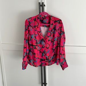 Topshop floral blouse. multicolor. Flowy. Button down. Button sleeve. Collared.